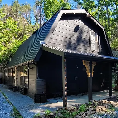 Smoky Barn Vila